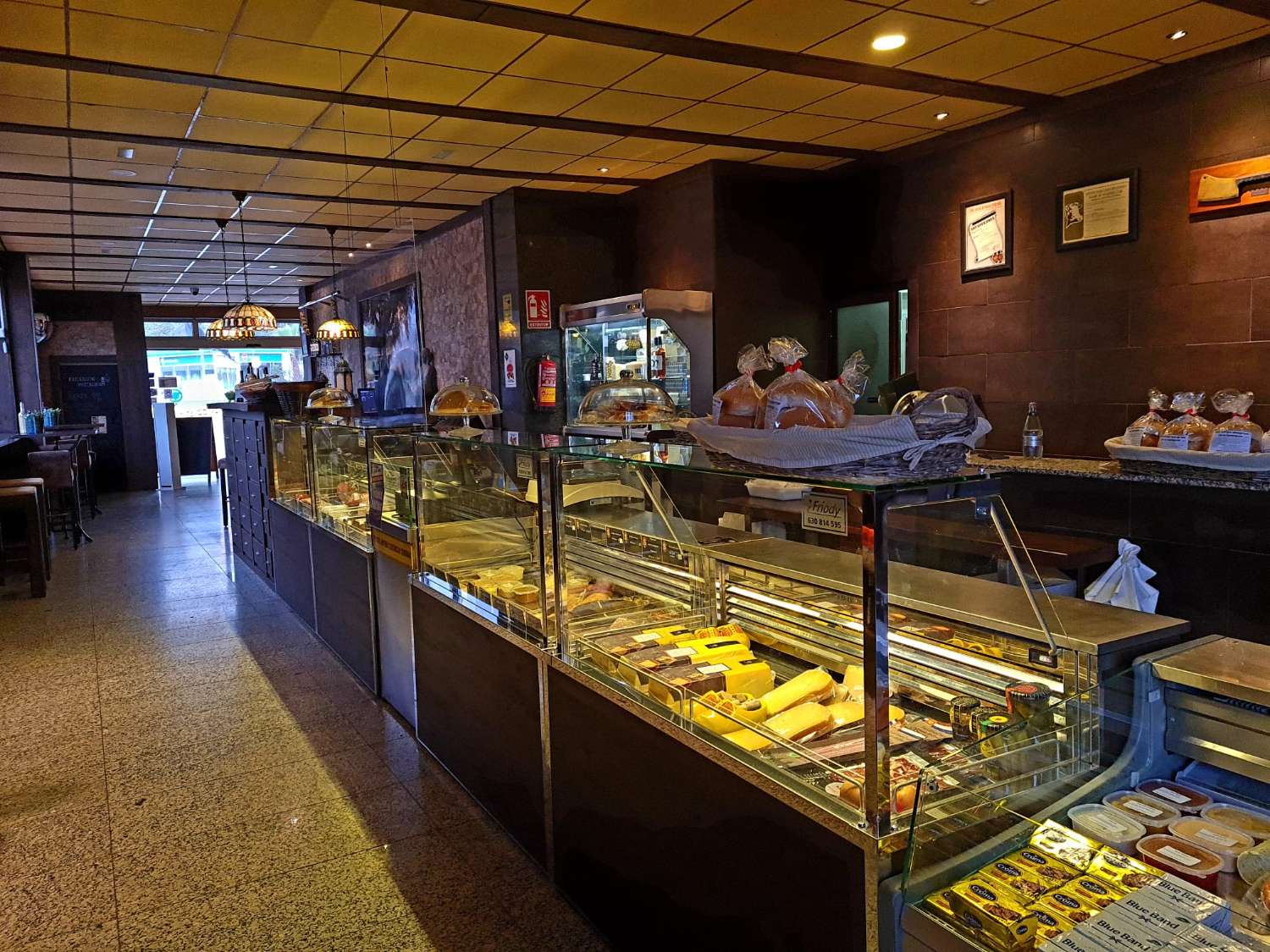 MAGNIFICENT FULLY ASSEMBLED PREMISES FOR SALE NEAR LA CARIHUELA (TORREMOLINOS)