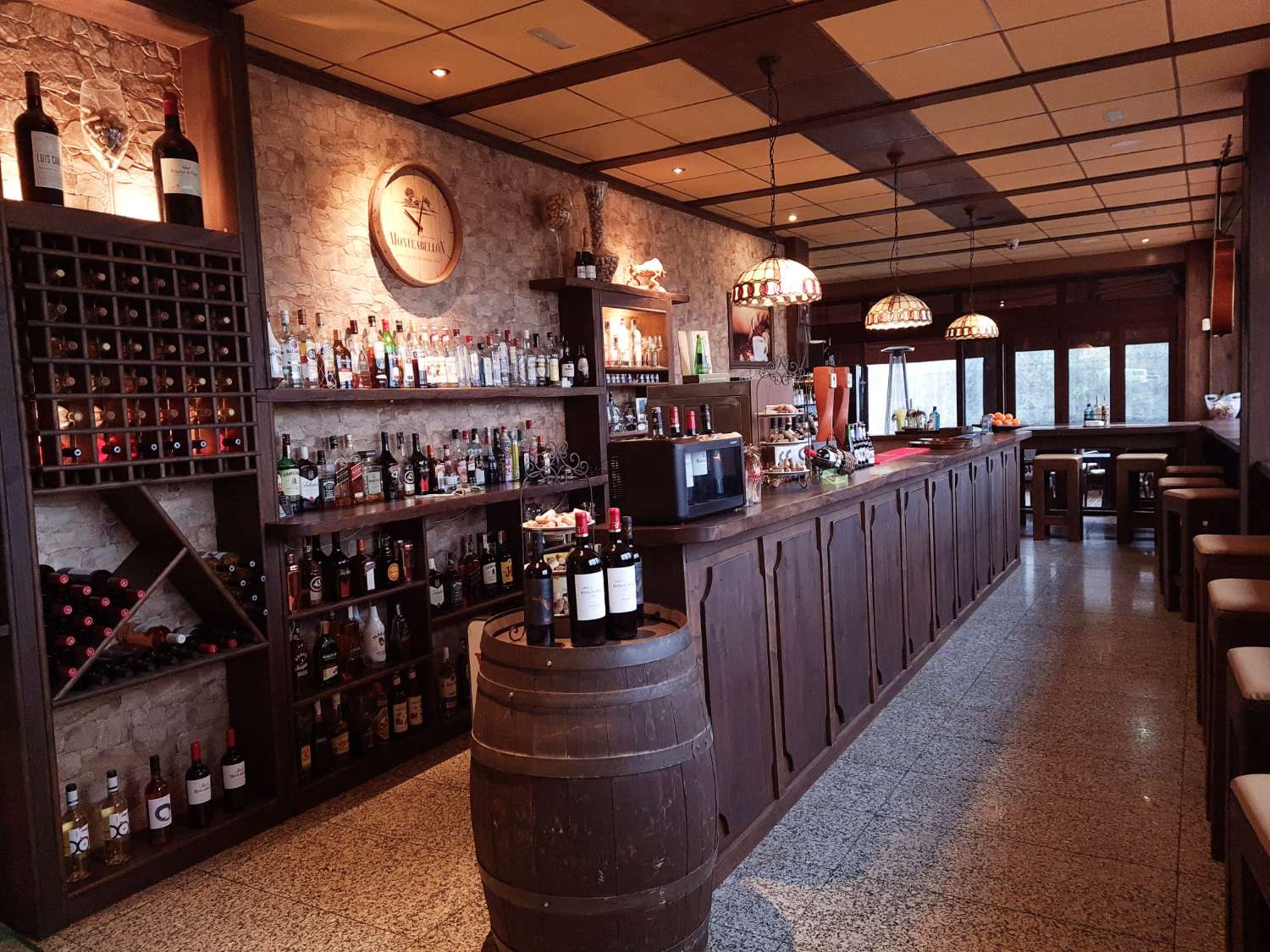 MAGNIFICENT FULLY ASSEMBLED PREMISES FOR SALE NEAR LA CARIHUELA (TORREMOLINOS)