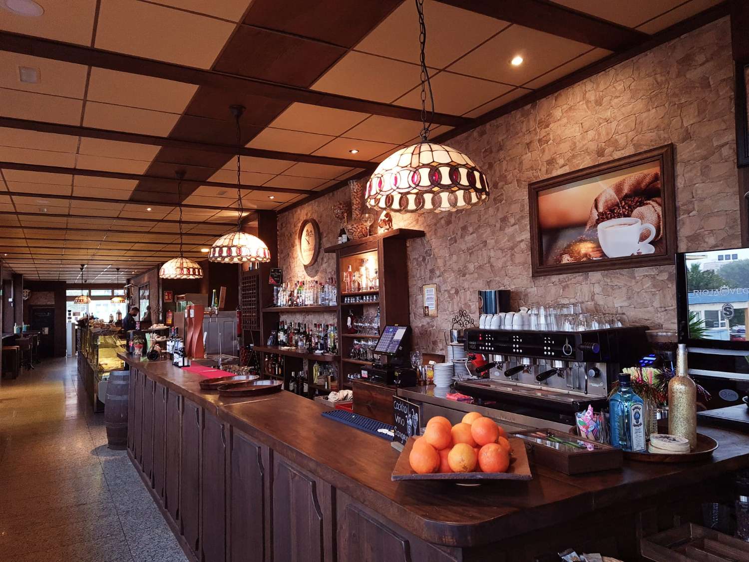MAGNIFICENT FULLY ASSEMBLED PREMISES FOR SALE NEAR LA CARIHUELA (TORREMOLINOS)