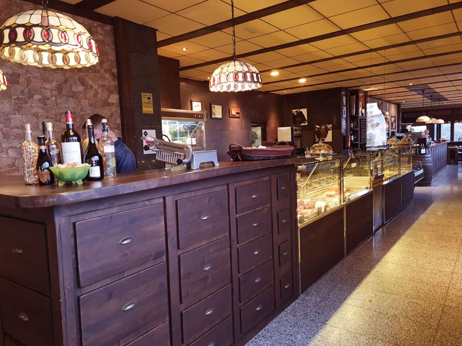 MAGNIFICENT FULLY ASSEMBLED PREMISES FOR SALE NEAR LA CARIHUELA (TORREMOLINOS)