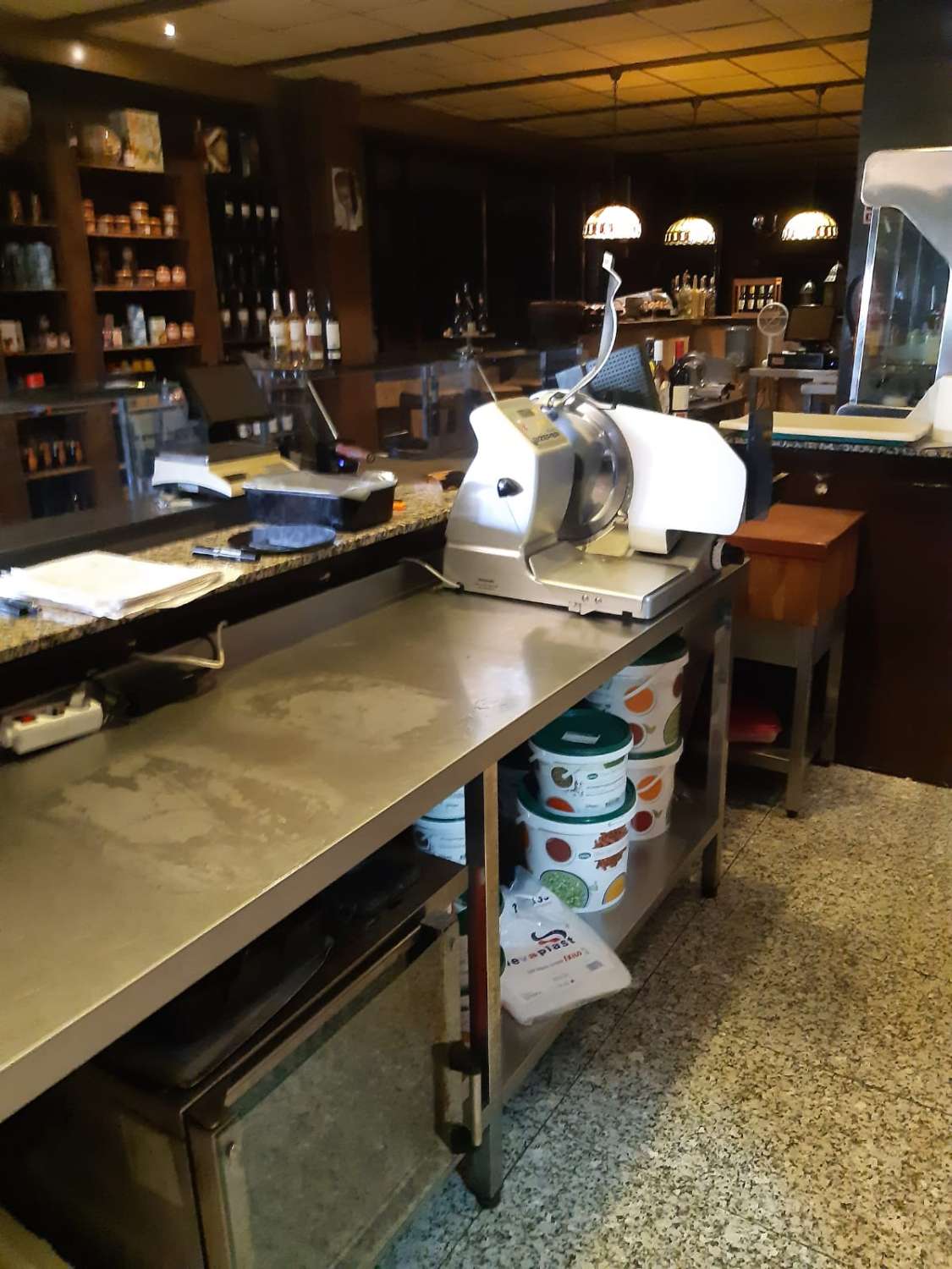 MAGNIFICENT FULLY ASSEMBLED PREMISES FOR SALE NEAR LA CARIHUELA (TORREMOLINOS)