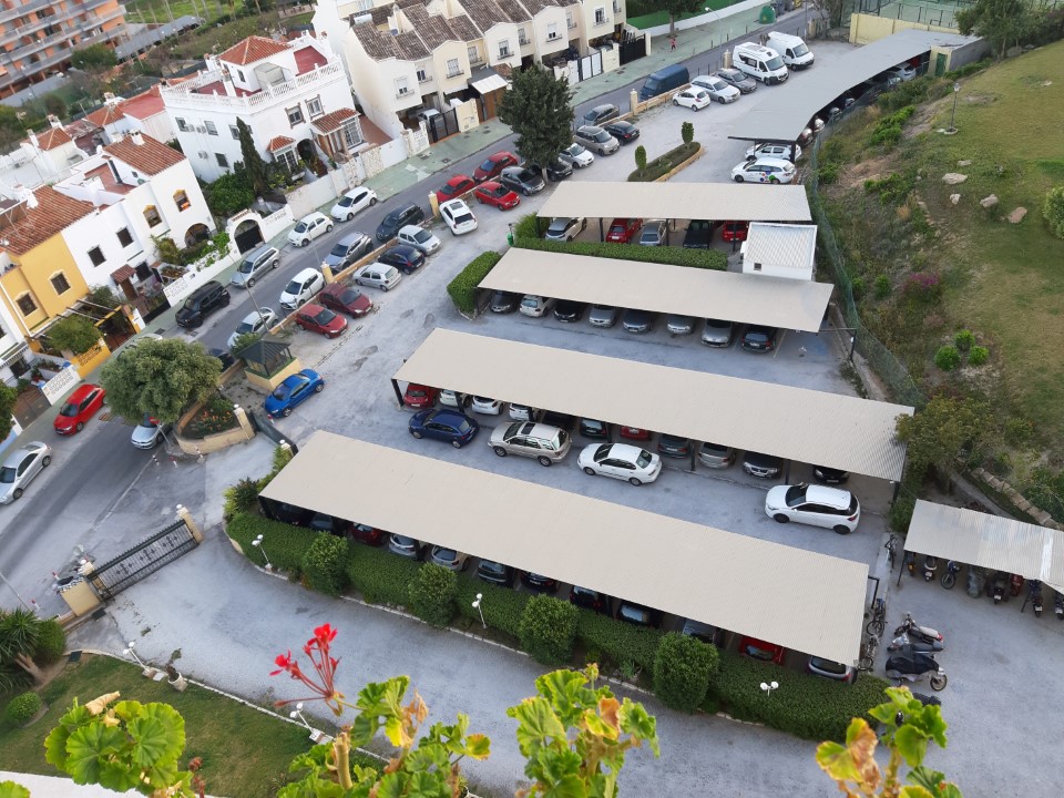 SE ALQUILA POR LARGA TEMPORADA BONITO APARTAMENTO REFORMADO CON VISTAS AL MAR EN LA COLINA (TORREMOLINOS)