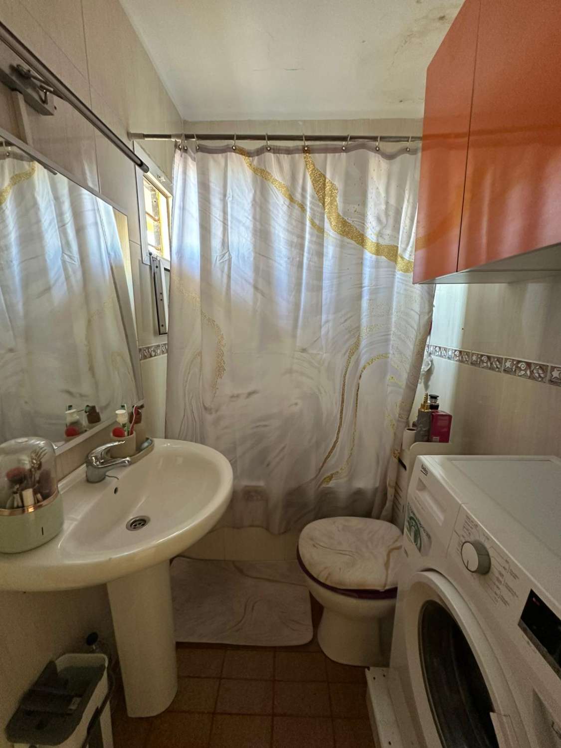 SE VENDE BONITO APARTAMENTO  CON VISTAS AL MAR  LATERALES AMUEBLADO EN ZONA EL SALTILLO (TORREMOLINOS)