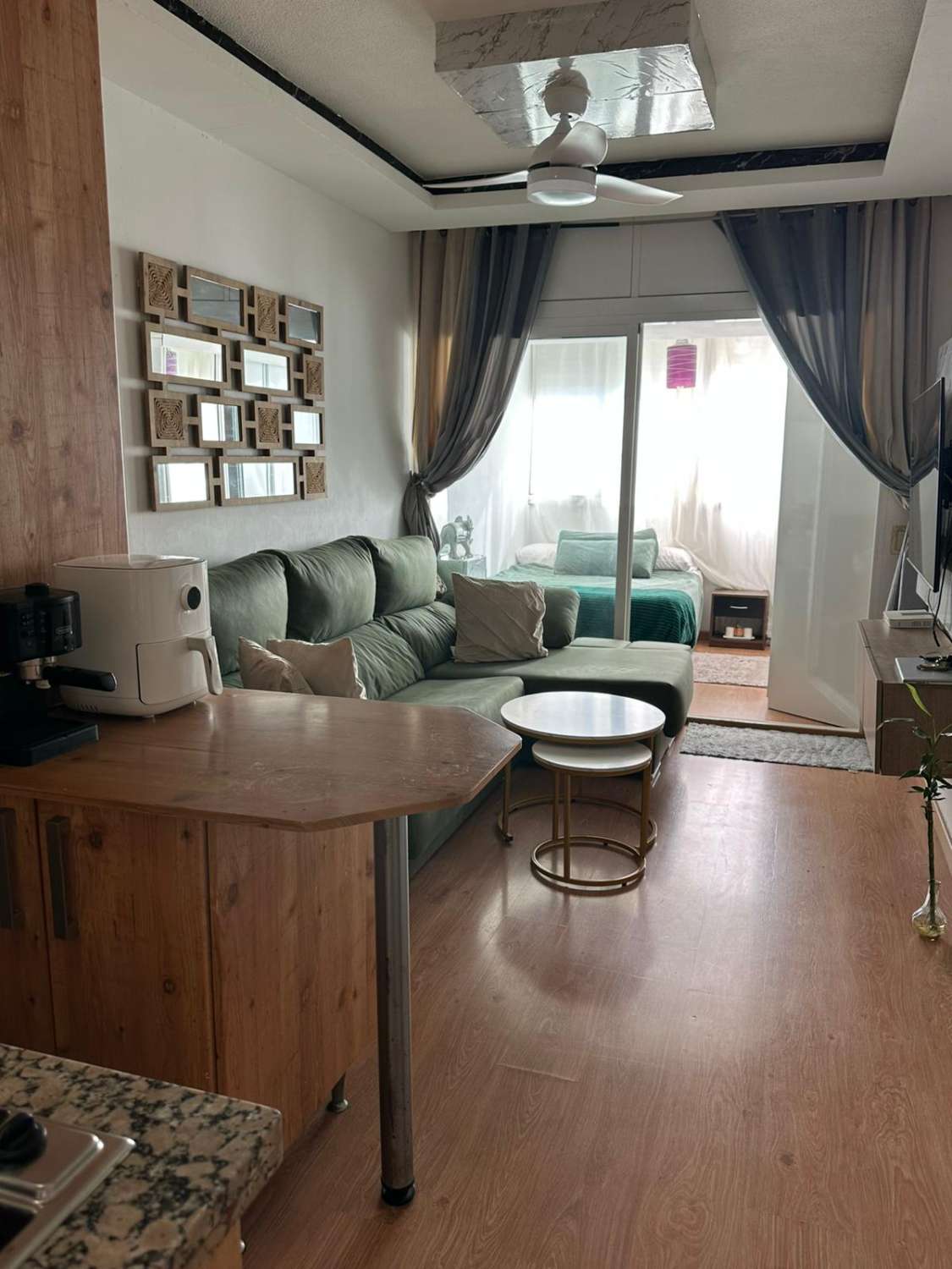 SE VENDE BONITO APARTAMENTO  CON VISTAS AL MAR  LATERALES AMUEBLADO EN ZONA EL SALTILLO (TORREMOLINOS)