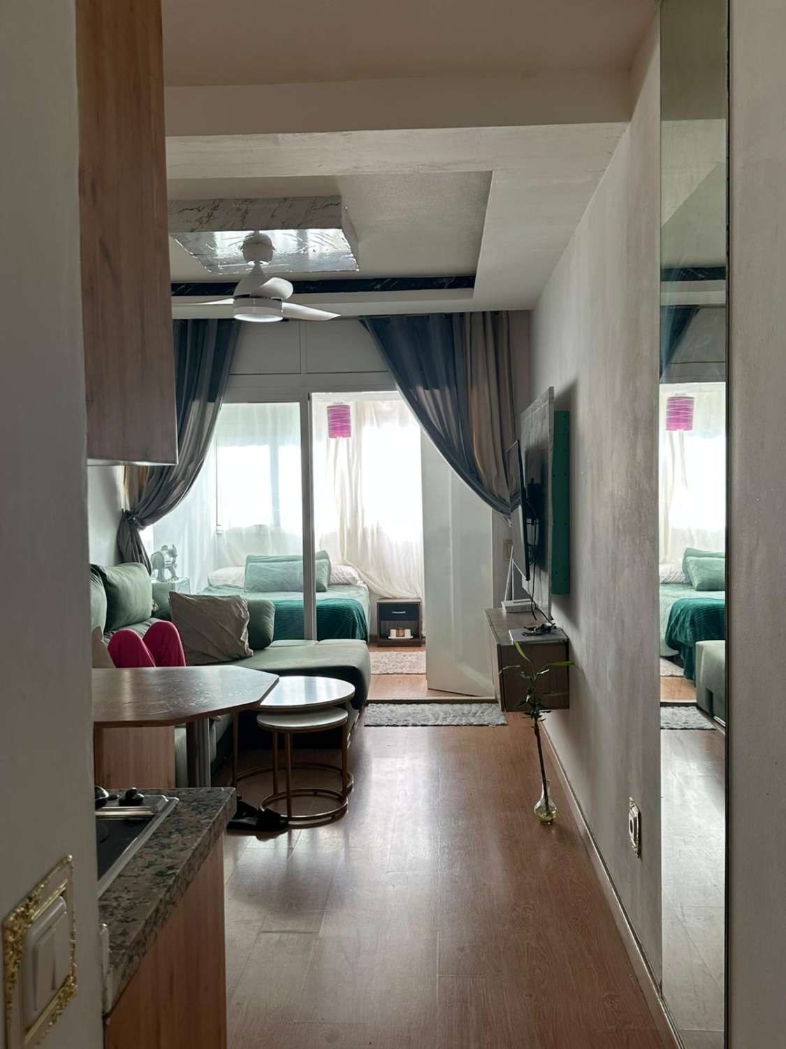 SE VENDE BONITO APARTAMENTO  CON VISTAS AL MAR  LATERALES AMUEBLADO EN ZONA EL SALTILLO (TORREMOLINOS)