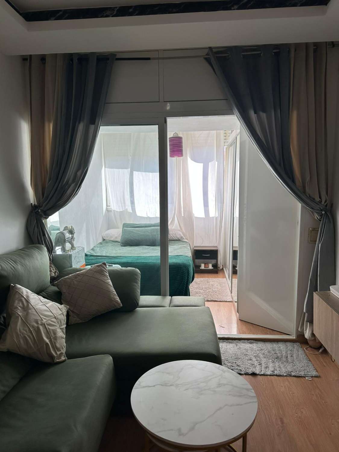 SE VENDE BONITO APARTAMENTO  CON VISTAS AL MAR  LATERALES AMUEBLADO EN ZONA EL SALTILLO (TORREMOLINOS)