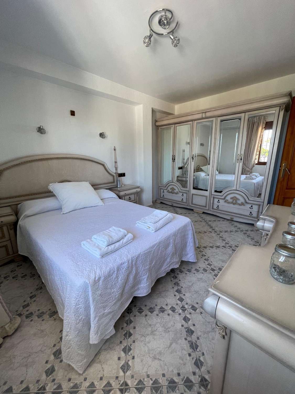 For rent from 20/10/2025 to 31/05/2026 Beautiful apartment with sea views in Torremuelle area ( Benalmádena )