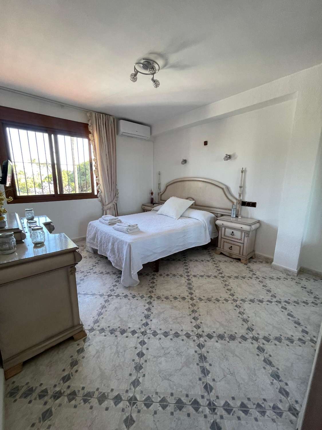 For rent from 20/10/2025 to 31/05/2026 Beautiful apartment with sea views in Torremuelle area ( Benalmádena )