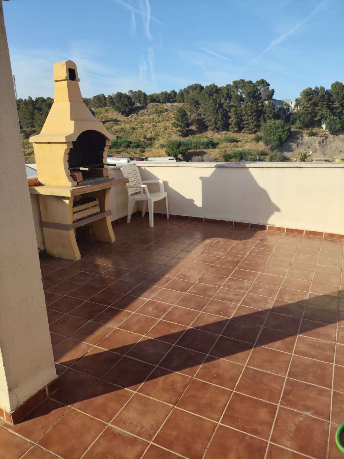 SE ALQUILA POR LARGA TEMPORADA BONITO CHALET ADOSADO   EN TORREMOLINOS