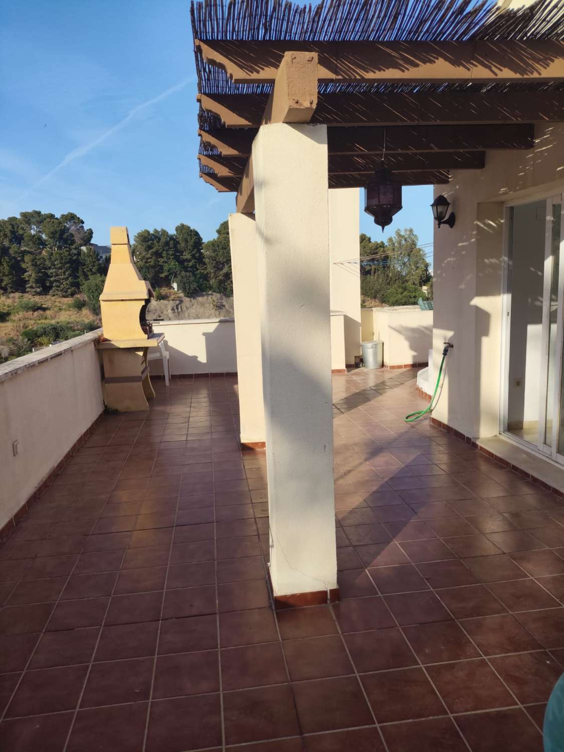 SE ALQUILA POR LARGA TEMPORADA BONITO CHALET ADOSADO   EN TORREMOLINOS