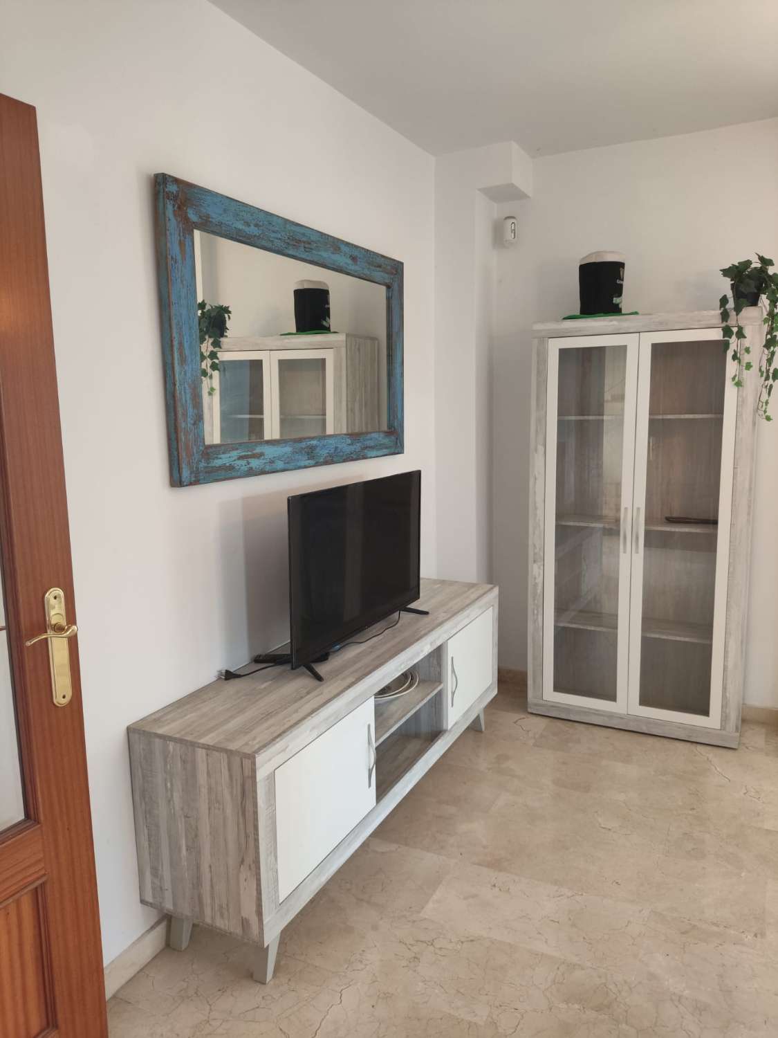 SE ALQUILA POR LARGA TEMPORADA BONITO CHALET ADOSADO   EN TORREMOLINOS