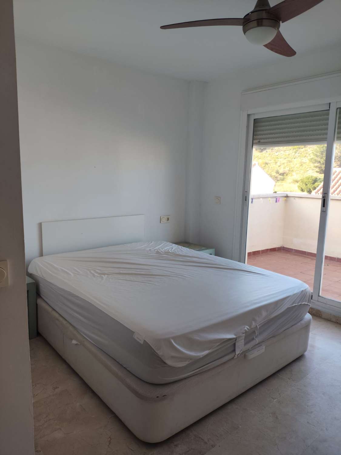 SE ALQUILA POR LARGA TEMPORADA BONITO CHALET ADOSADO   EN TORREMOLINOS
