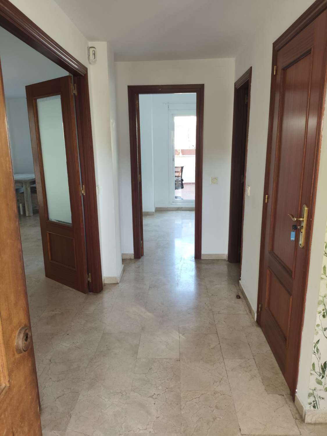 SE ALQUILA POR LARGA TEMPORADA BONITO CHALET ADOSADO   EN TORREMOLINOS