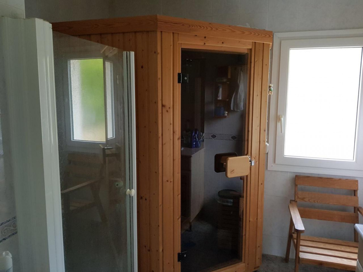 SE ALQUILA DESDE 1.9.25-30.6.26  MAGNIFICA VILLA DE 1 SOLA PLANTA EN BENALMADENA A 600 METROS DE LA PLAYA