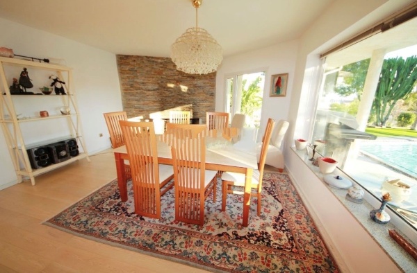 SE ALQUILA DESDE 1.9.25-30.6.26  MAGNIFICA VILLA DE 1 SOLA PLANTA EN BENALMADENA A 600 METROS DE LA PLAYA