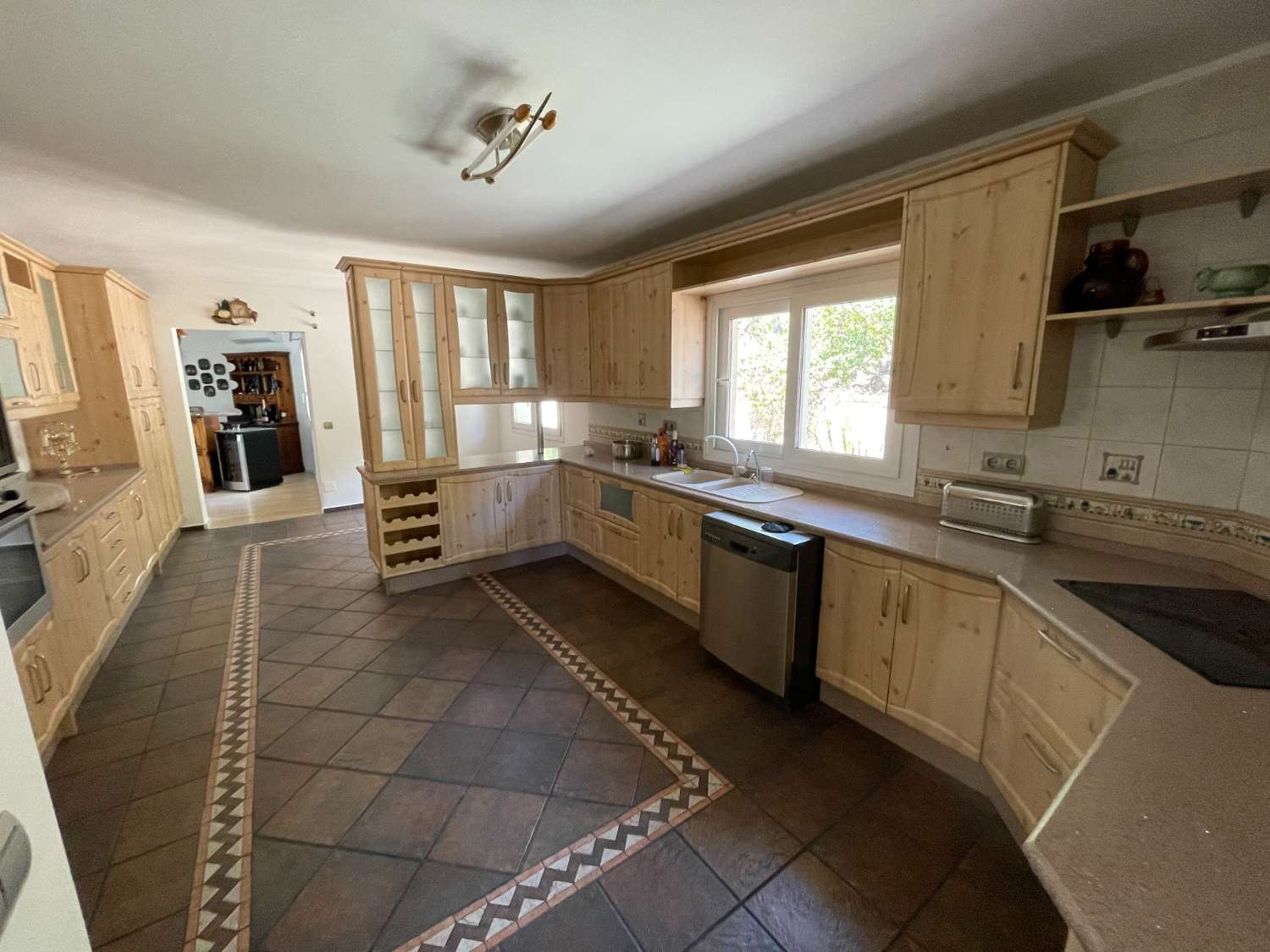 SE ALQUILA DESDE 1.9.25-30.6.26  MAGNIFICA VILLA DE 1 SOLA PLANTA EN BENALMADENA A 600 METROS DE LA PLAYA