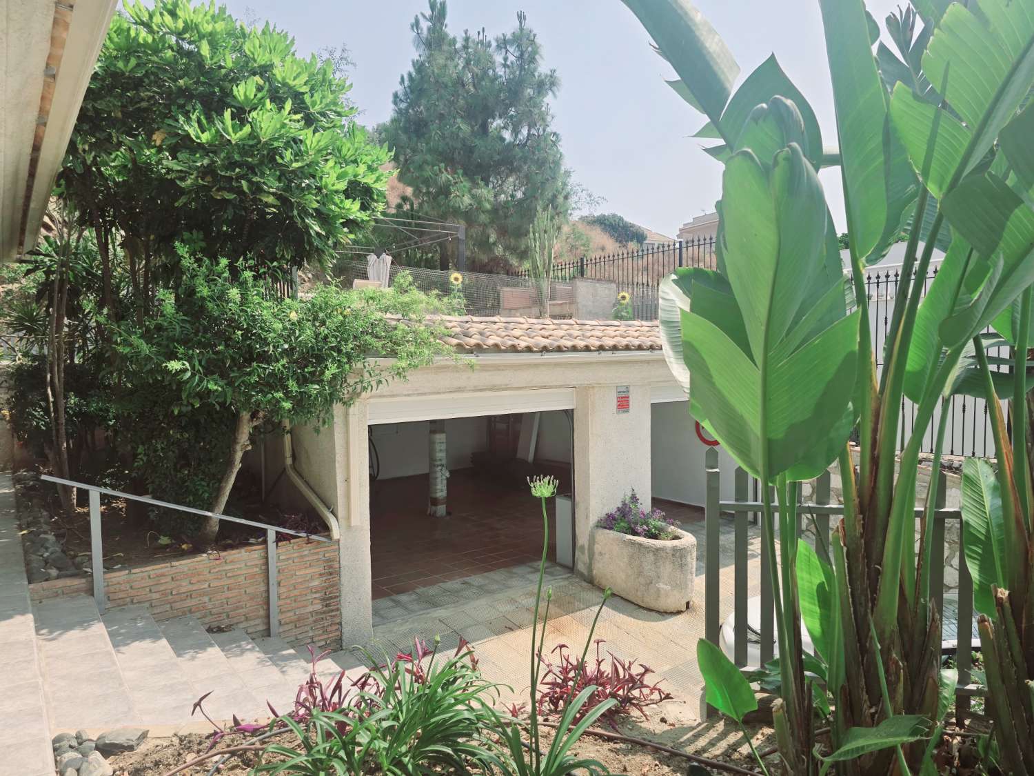 SE ALQUILA DESDE 1.9.25-30.6.26  MAGNIFICA VILLA DE 1 SOLA PLANTA EN BENALMADENA A 600 METROS DE LA PLAYA