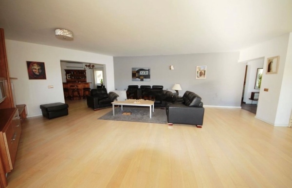 SE ALQUILA DESDE 1.9.25-30.6.26  MAGNIFICA VILLA DE 1 SOLA PLANTA EN BENALMADENA A 600 METROS DE LA PLAYA