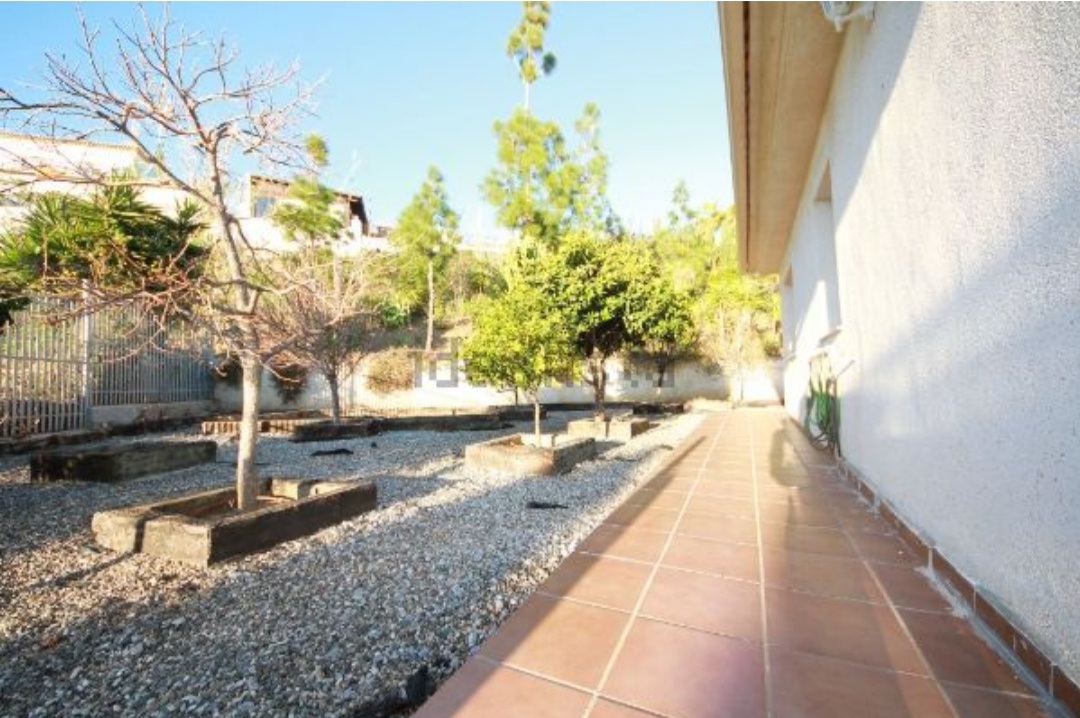 SE ALQUILA DESDE 1.9.25-30.6.26  MAGNIFICA VILLA DE 1 SOLA PLANTA EN BENALMADENA A 600 METROS DE LA PLAYA