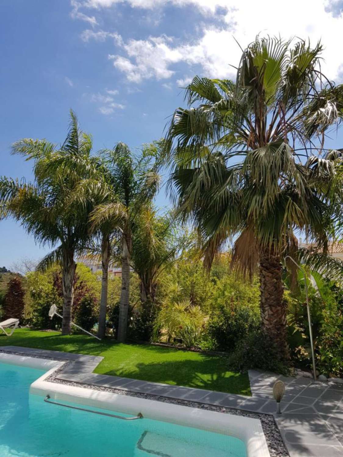 SE ALQUILA DESDE 1.9.25-30.6.26  MAGNIFICA VILLA DE 1 SOLA PLANTA EN BENALMADENA A 600 METROS DE LA PLAYA