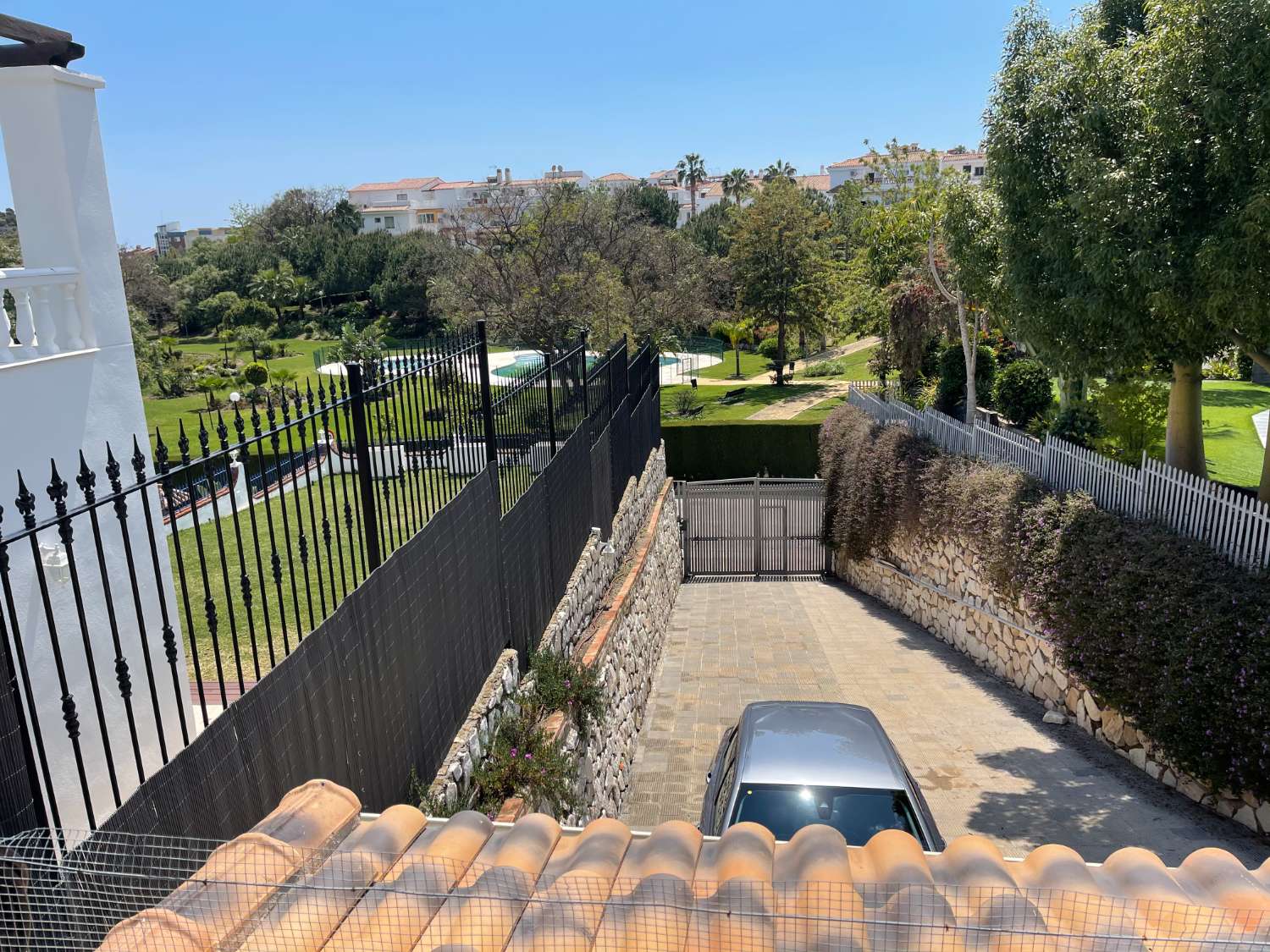 SE ALQUILA DESDE 1.9.25-30.6.26  MAGNIFICA VILLA DE 1 SOLA PLANTA EN BENALMADENA A 600 METROS DE LA PLAYA