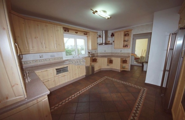 SE ALQUILA DESDE 1.9.25-30.6.26  MAGNIFICA VILLA DE 1 SOLA PLANTA EN BENALMADENA A 600 METROS DE LA PLAYA