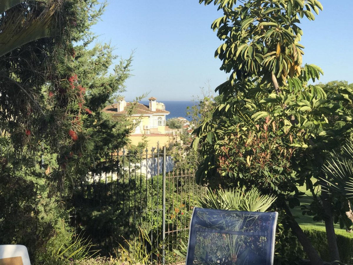 SE ALQUILA DESDE 1.9.25-30.6.26  MAGNIFICA VILLA DE 1 SOLA PLANTA EN BENALMADENA A 600 METROS DE LA PLAYA