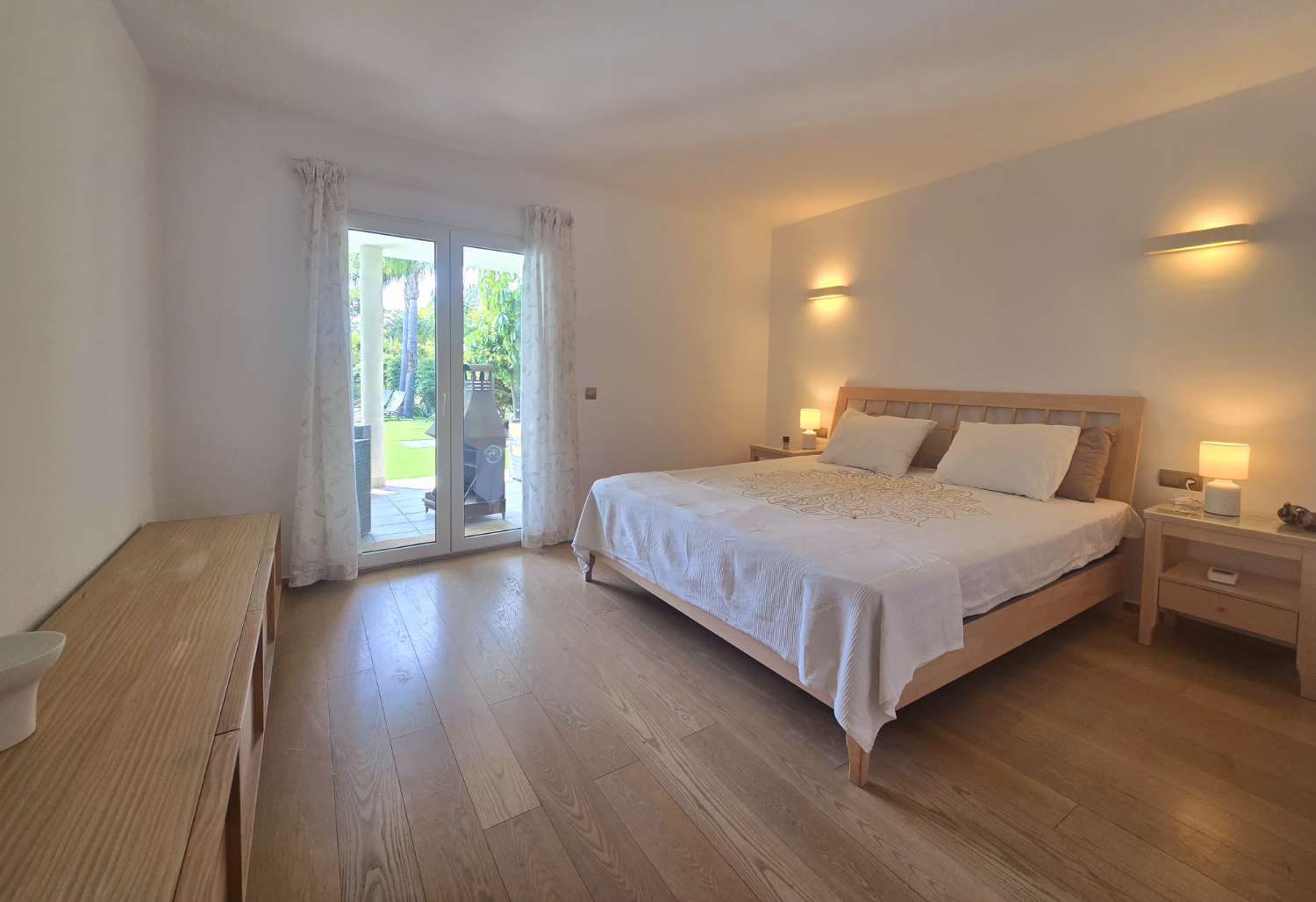 SE ALQUILA DESDE 1.9.25-30.6.26  MAGNIFICA VILLA DE 1 SOLA PLANTA EN BENALMADENA A 600 METROS DE LA PLAYA
