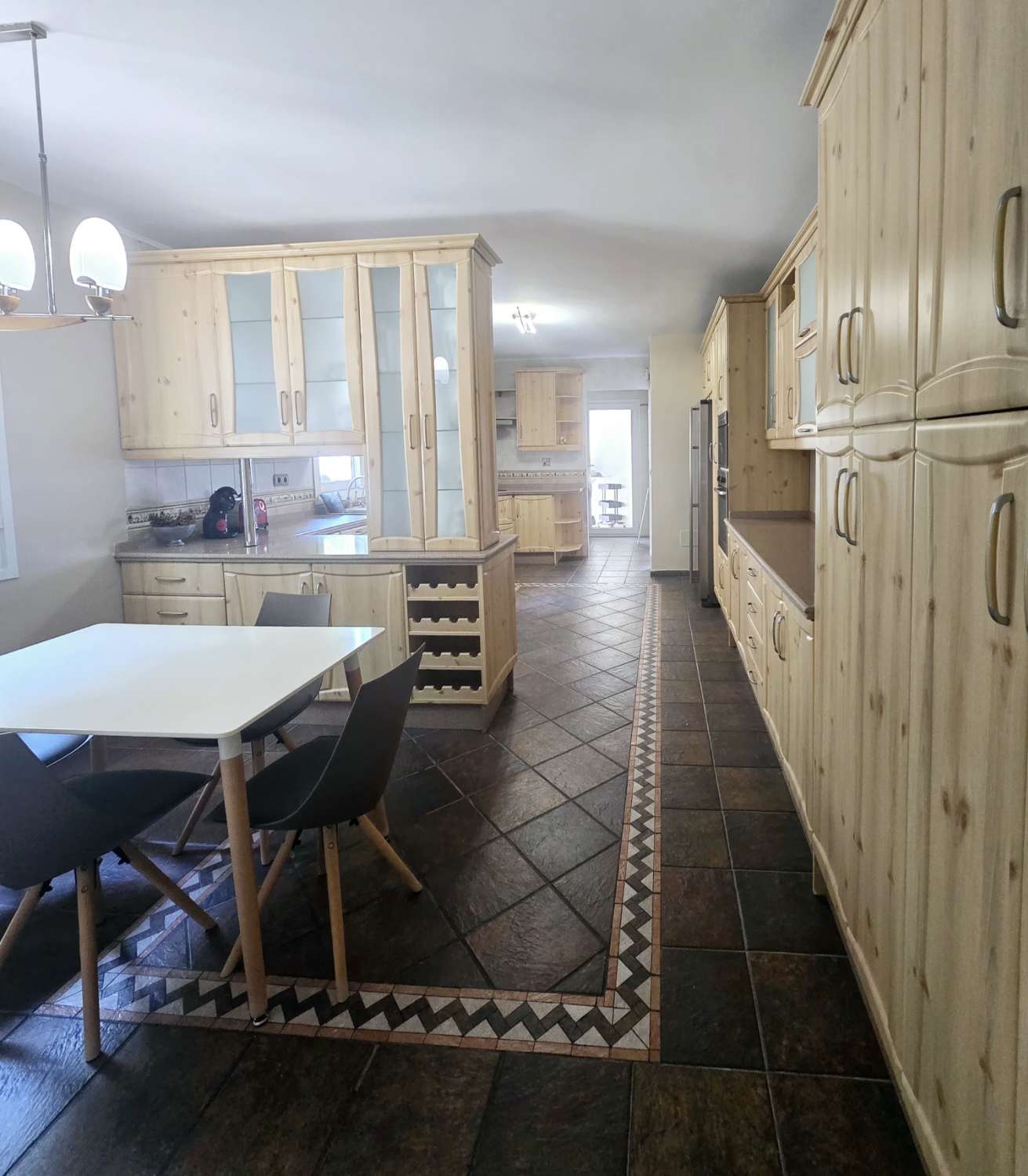 SE ALQUILA DESDE 1.9.25-30.6.26  MAGNIFICA VILLA DE 1 SOLA PLANTA EN BENALMADENA A 600 METROS DE LA PLAYA