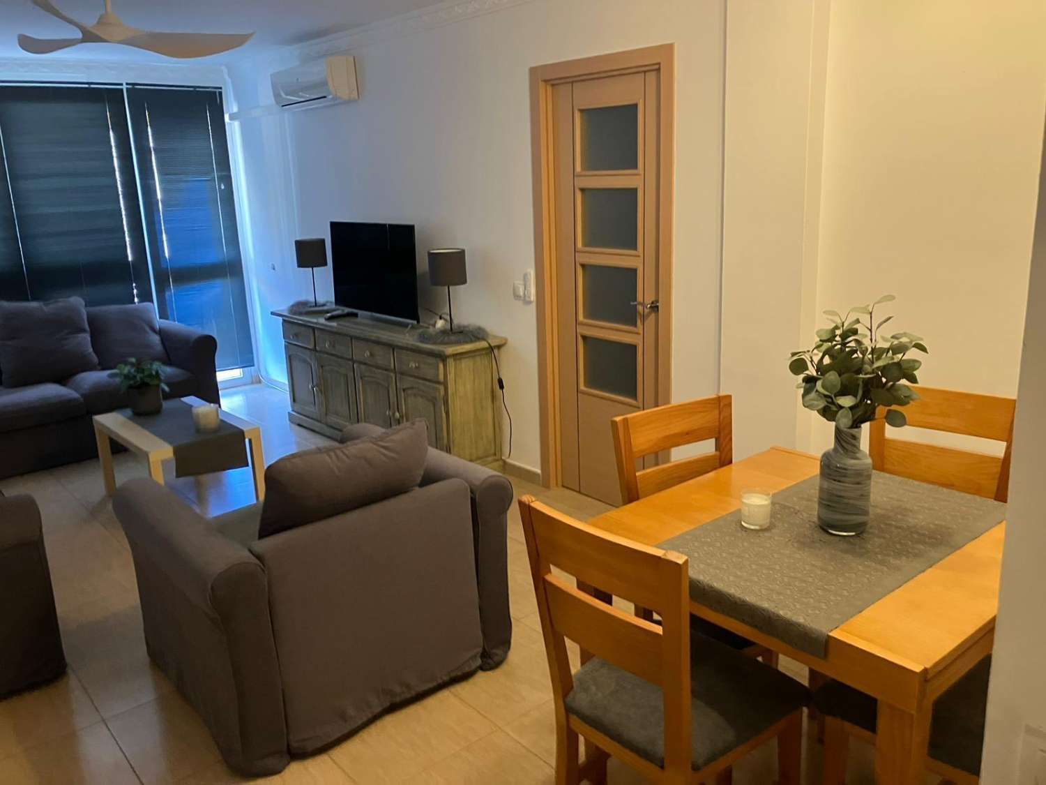SE ALQUILA POR LARGA TEMPORADA PRECIOSO APARTAMENTO EN 1ª LINEA DE PLAYA CON VISTA AL MAR EN BENALMADENA