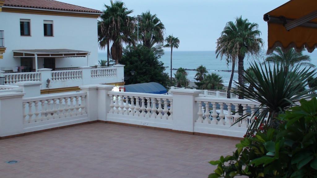 SE ALQUILA POR LARGA TEMPORADA PRECIOSO APARTAMENTO EN 1ª LINEA DE PLAYA CON VISTA AL MAR EN BENALMADENA