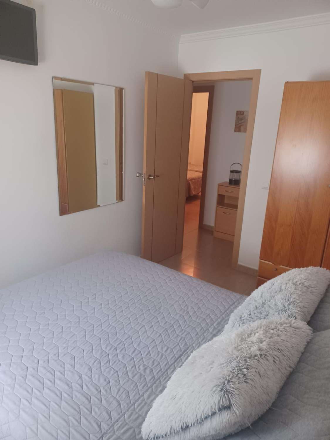 SE ALQUILA POR LARGA TEMPORADA PRECIOSO APARTAMENTO EN 1ª LINEA DE PLAYA CON VISTA AL MAR EN BENALMADENA