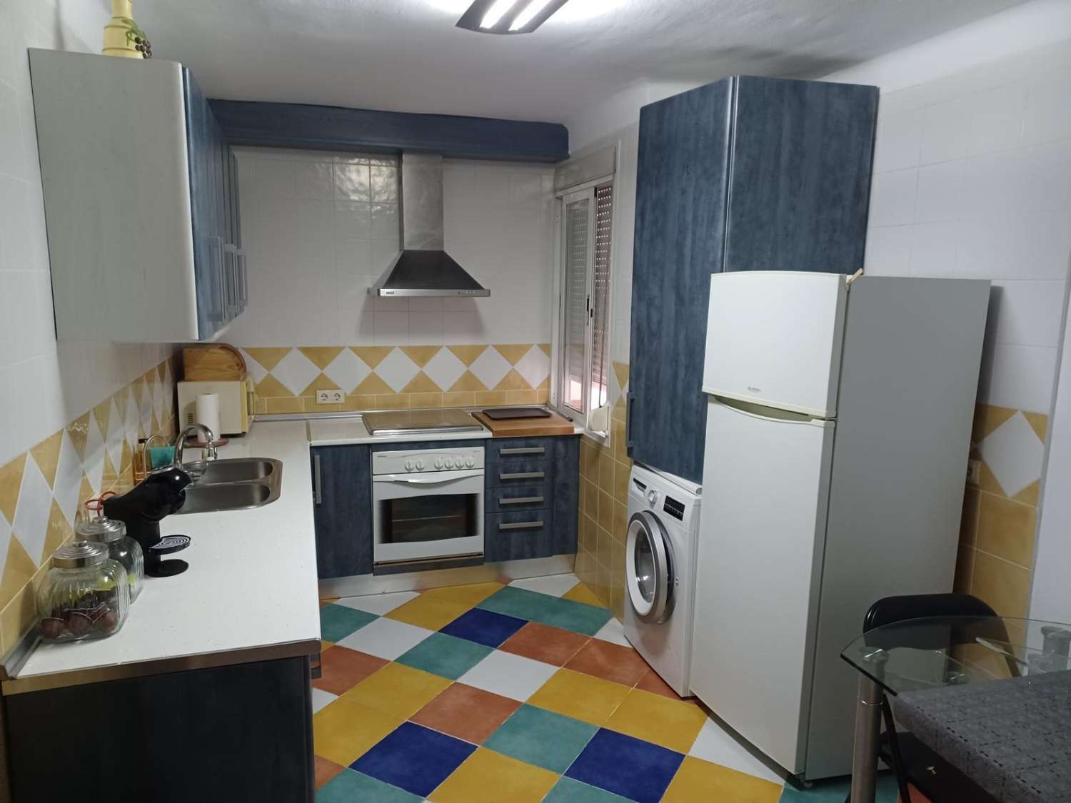SE ALQUILA POR LARGA TEMPORADA PRECIOSO APARTAMENTO EN 1ª LINEA DE PLAYA CON VISTA AL MAR EN BENALMADENA