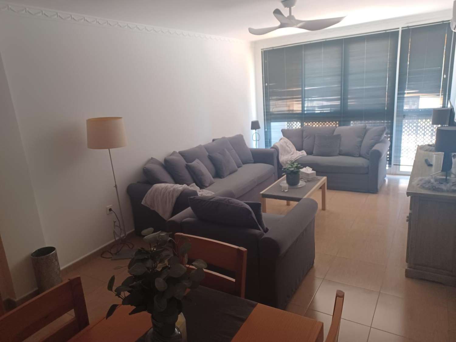 SE ALQUILA POR LARGA TEMPORADA PRECIOSO APARTAMENTO EN 1ª LINEA DE PLAYA CON VISTA AL MAR EN BENALMADENA