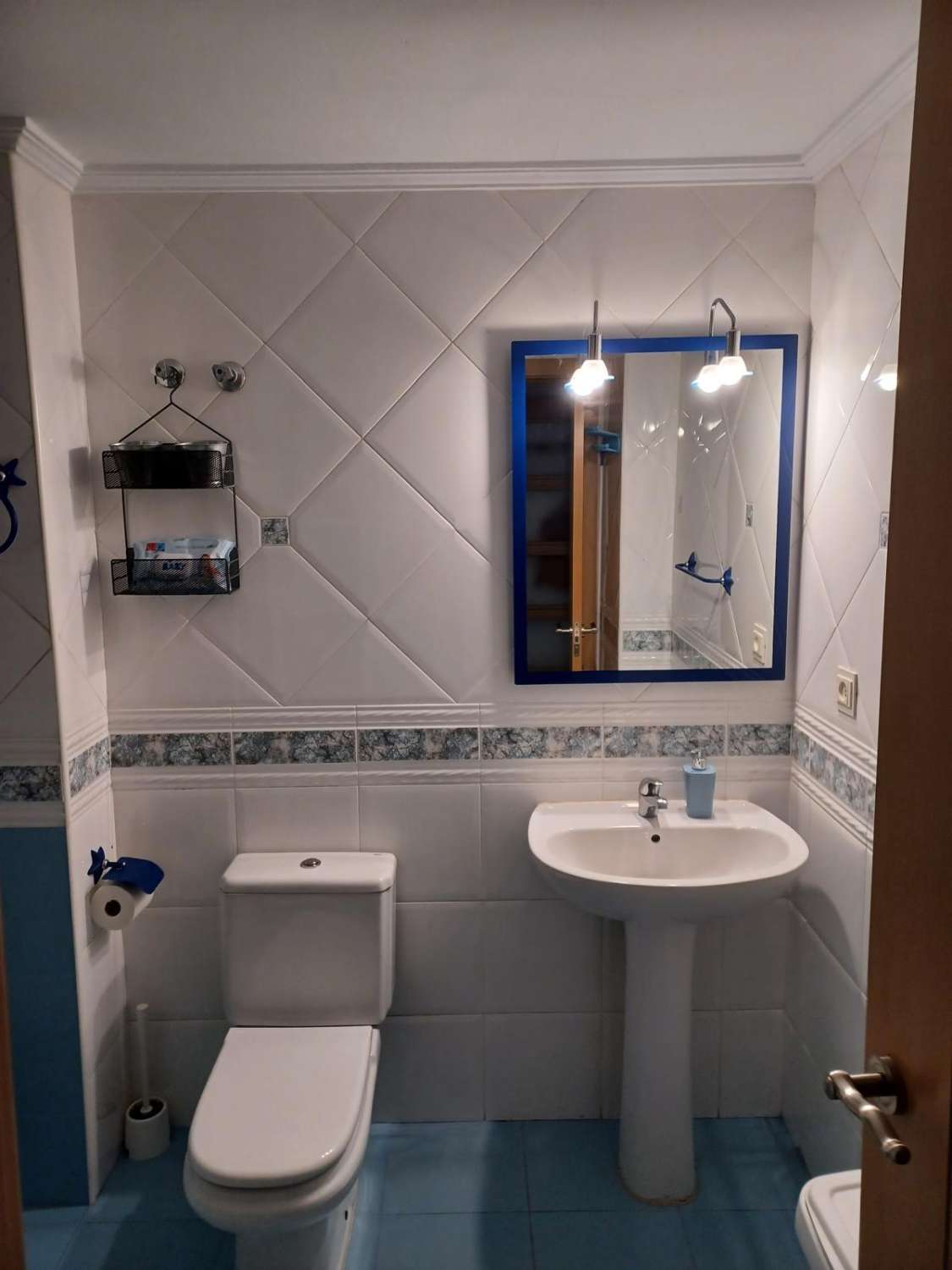 SE ALQUILA POR LARGA TEMPORADA PRECIOSO APARTAMENTO EN 1ª LINEA DE PLAYA CON VISTA AL MAR EN BENALMADENA