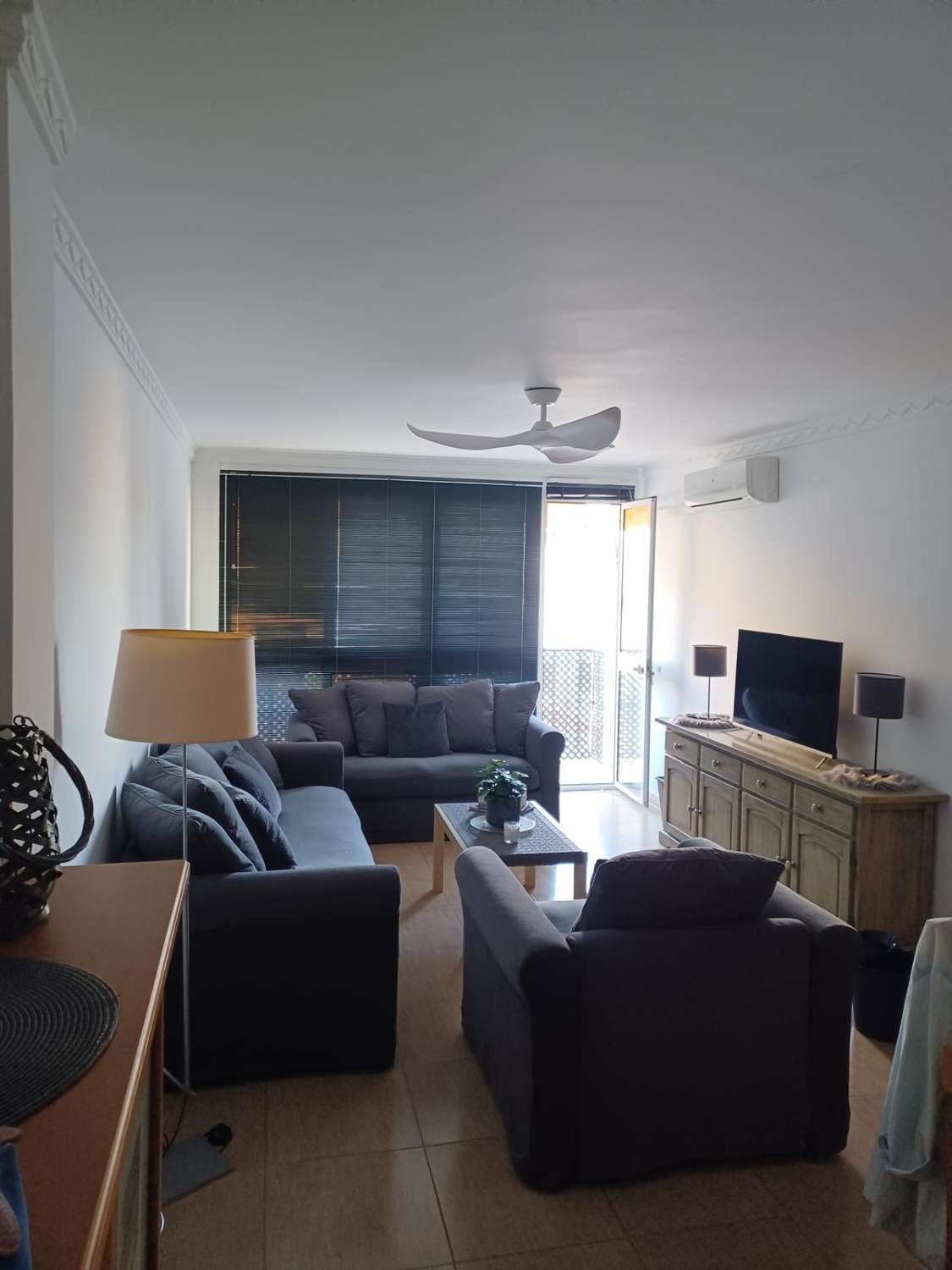 SE ALQUILA POR LARGA TEMPORADA PRECIOSO APARTAMENTO EN 1ª LINEA DE PLAYA CON VISTA AL MAR EN BENALMADENA