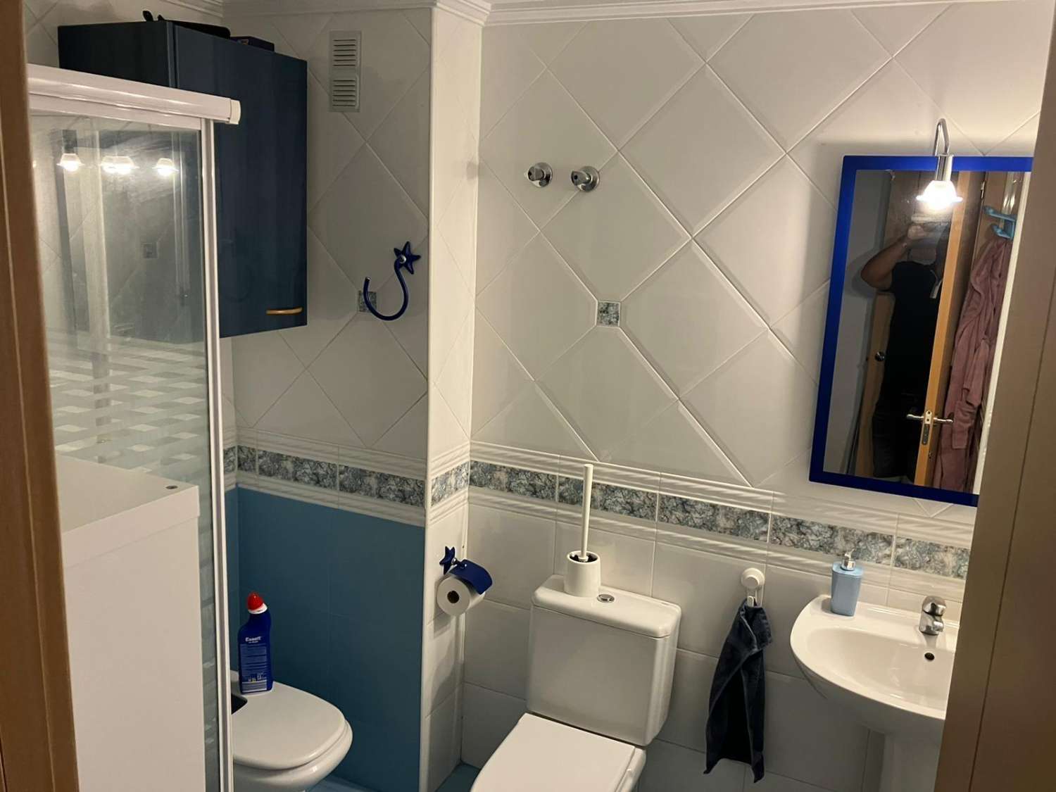 SE ALQUILA POR LARGA TEMPORADA PRECIOSO APARTAMENTO EN 1ª LINEA DE PLAYA CON VISTA AL MAR EN BENALMADENA