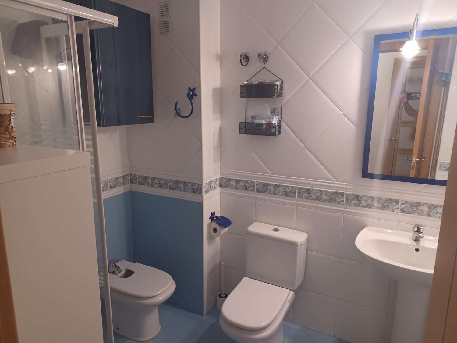 SE ALQUILA POR LARGA TEMPORADA PRECIOSO APARTAMENTO EN 1ª LINEA DE PLAYA CON VISTA AL MAR EN BENALMADENA