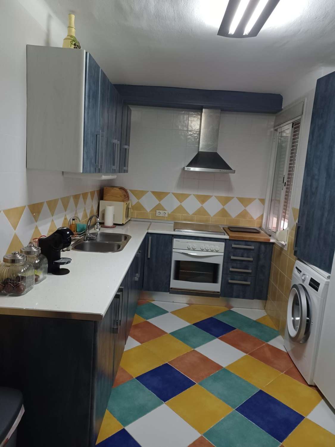 SE ALQUILA POR LARGA TEMPORADA PRECIOSO APARTAMENTO EN 1ª LINEA DE PLAYA CON VISTA AL MAR EN BENALMADENA