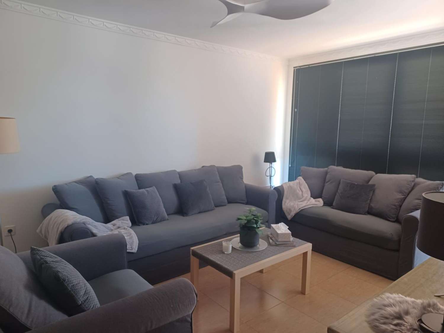 SE ALQUILA POR LARGA TEMPORADA PRECIOSO APARTAMENTO EN 1ª LINEA DE PLAYA CON VISTA AL MAR EN BENALMADENA