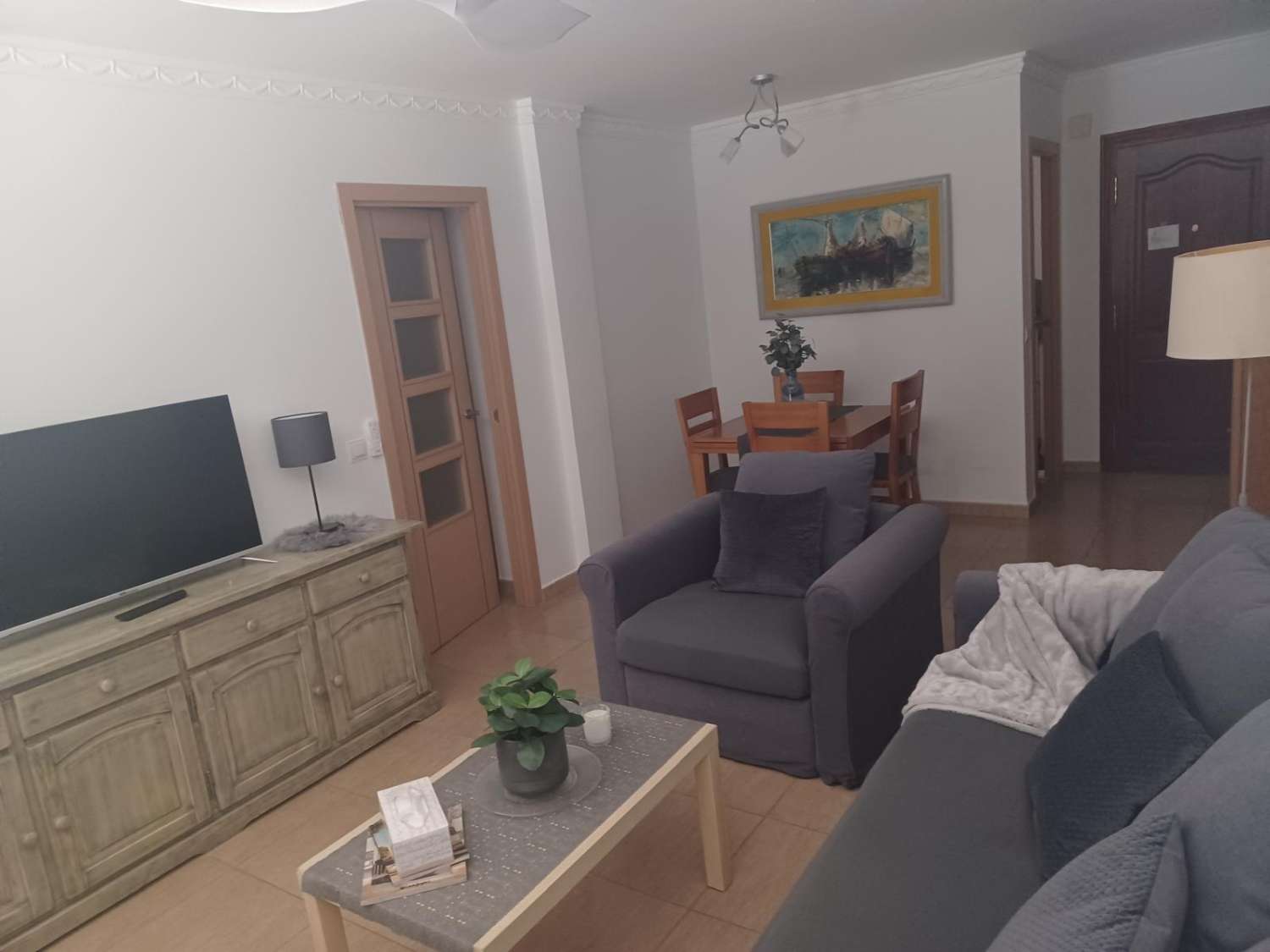 SE ALQUILA POR LARGA TEMPORADA PRECIOSO APARTAMENTO EN 1ª LINEA DE PLAYA CON VISTA AL MAR EN BENALMADENA