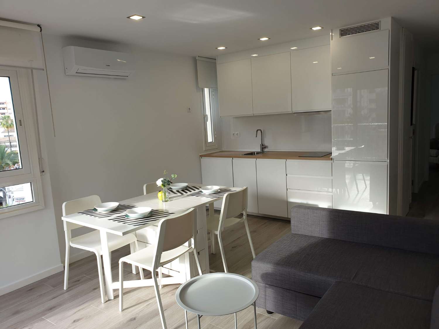 CORTA TEMPORADA  . SE ALQUILA  DESDE 23.6.25-28.8.25 BONITO APARTAMENTO CON VISTAS ALTERALES AL MAR EN ARROYO DE LA MIEL