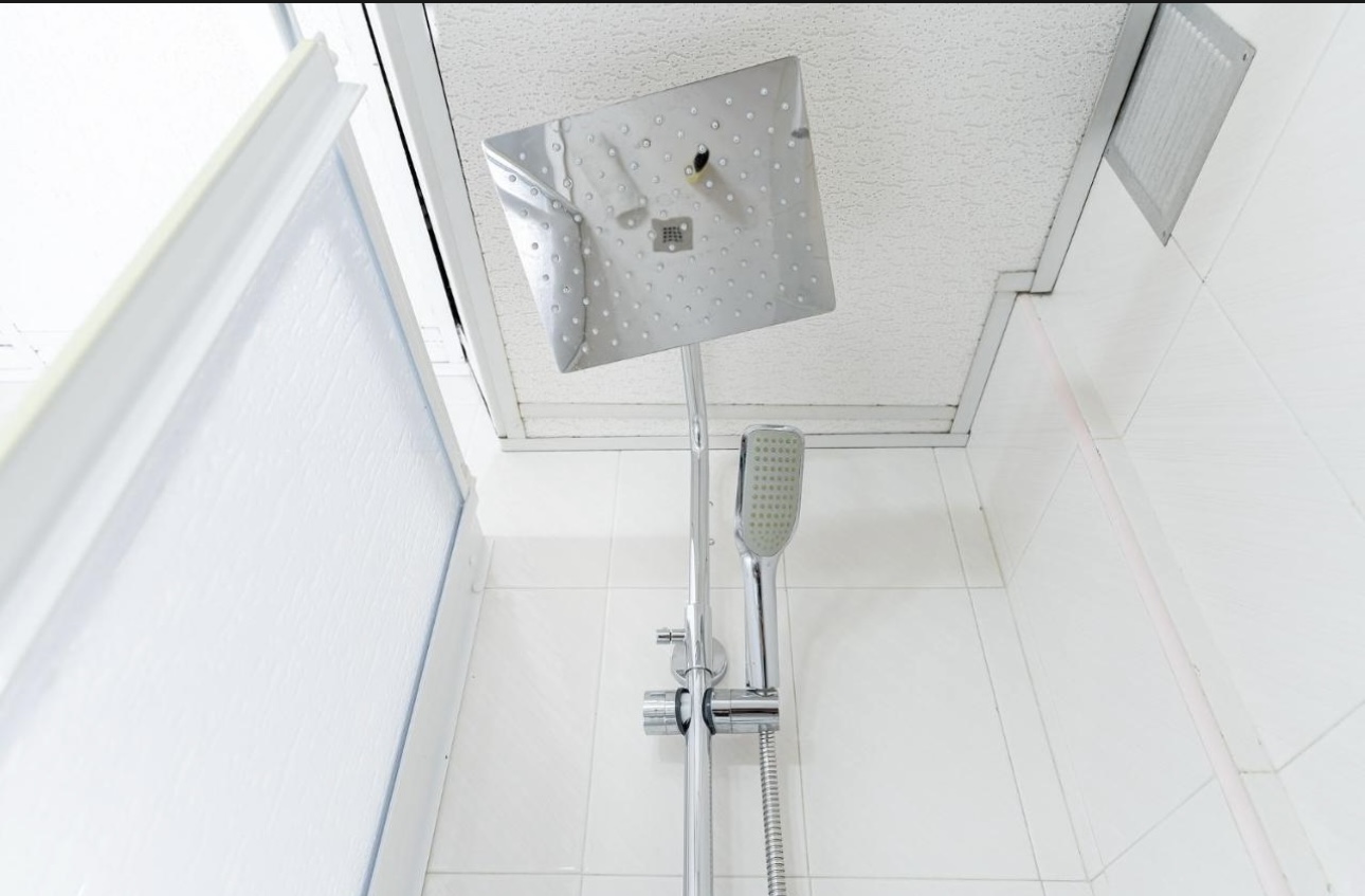 MEDIA TEMPORADA . SE ALQUILA DESDE 1.12.25- 30.5.26  BONITO APARTAMENTO EN EL BAJONDILLO (TORREMOLINOS)