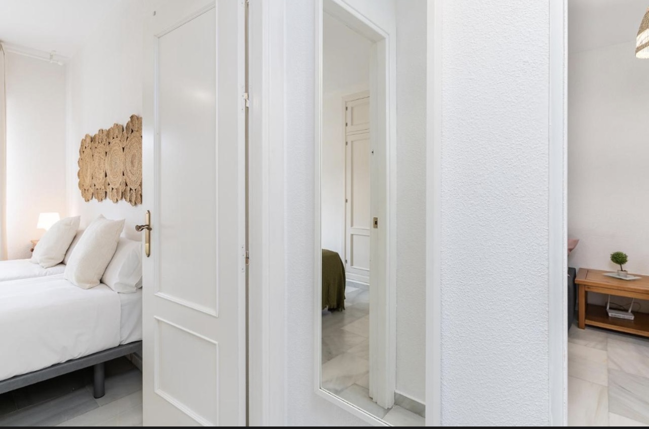 MEDIA TEMPORADA . SE ALQUILA DESDE 1.12.25- 30.5.26  BONITO APARTAMENTO EN EL BAJONDILLO (TORREMOLINOS)