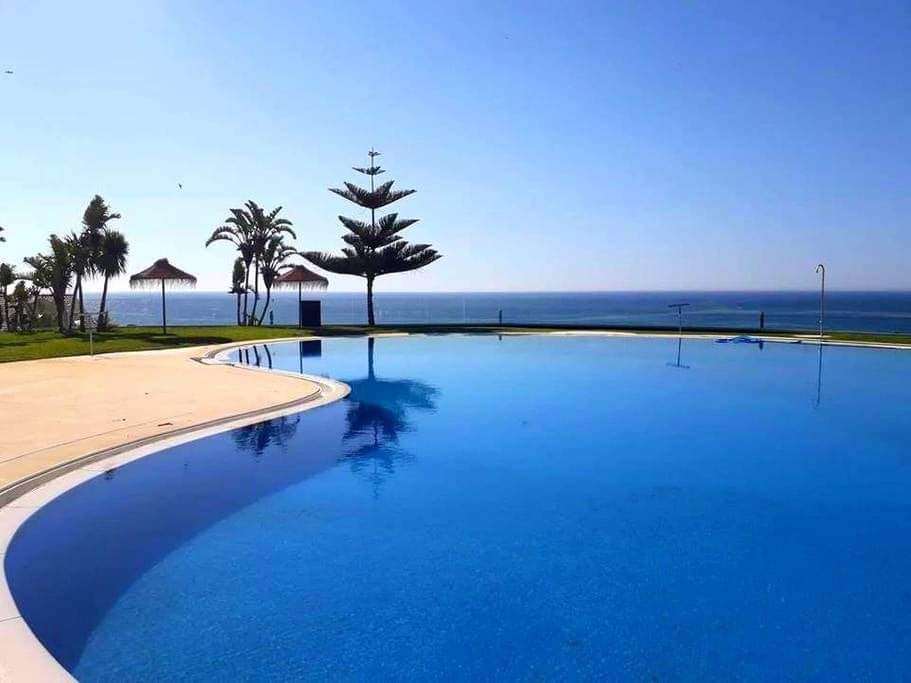 HALBZEIT ZU VERMIETEN VOM 01.11.25 -31.3.26 UND VOM 1.5.26.31.7.26 WUNDERSCHÖNE WOHNUNG MIT MEERBLICK AM STRAND DER 1. LINIE IN BENALMADENA