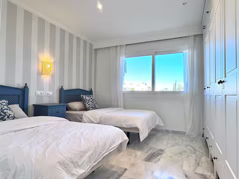 HALBZEIT ZU VERMIETEN VOM 01.11.25 -31.3.26 UND VOM 1.5.26.31.7.26 WUNDERSCHÖNE WOHNUNG MIT MEERBLICK AM STRAND DER 1. LINIE IN BENALMADENA