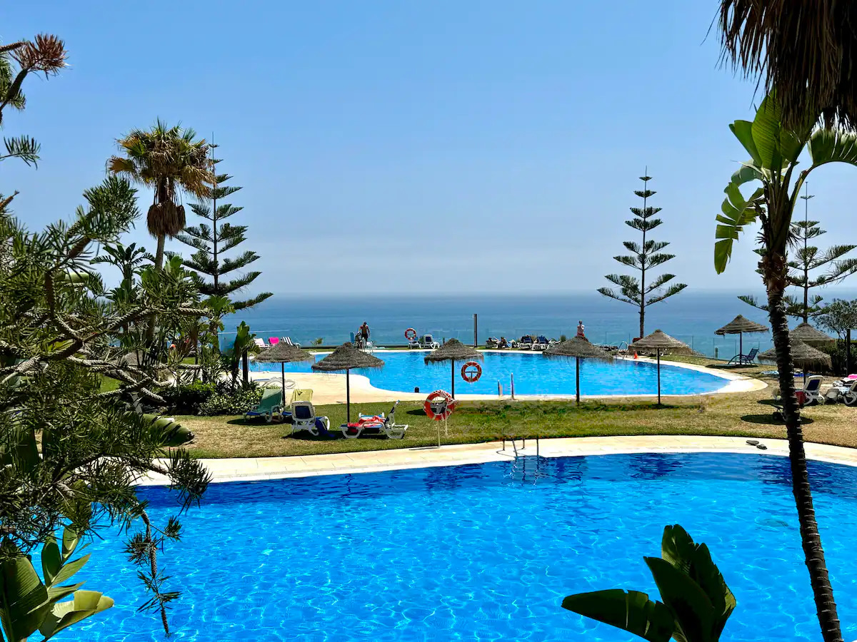 HALBZEIT ZU VERMIETEN VOM 01.11.25 -31.3.26 UND VOM 1.5.26.31.7.26 WUNDERSCHÖNE WOHNUNG MIT MEERBLICK AM STRAND DER 1. LINIE IN BENALMADENA