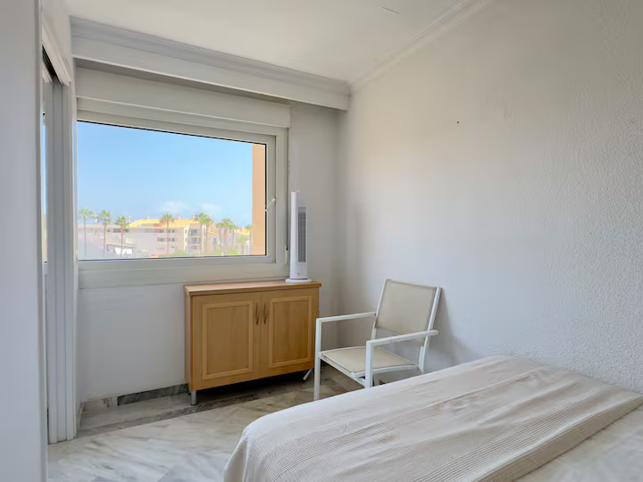 HALBZEIT ZU VERMIETEN VOM 01.11.25 -31.3.26 UND VOM 1.5.26.31.7.26 WUNDERSCHÖNE WOHNUNG MIT MEERBLICK AM STRAND DER 1. LINIE IN BENALMADENA