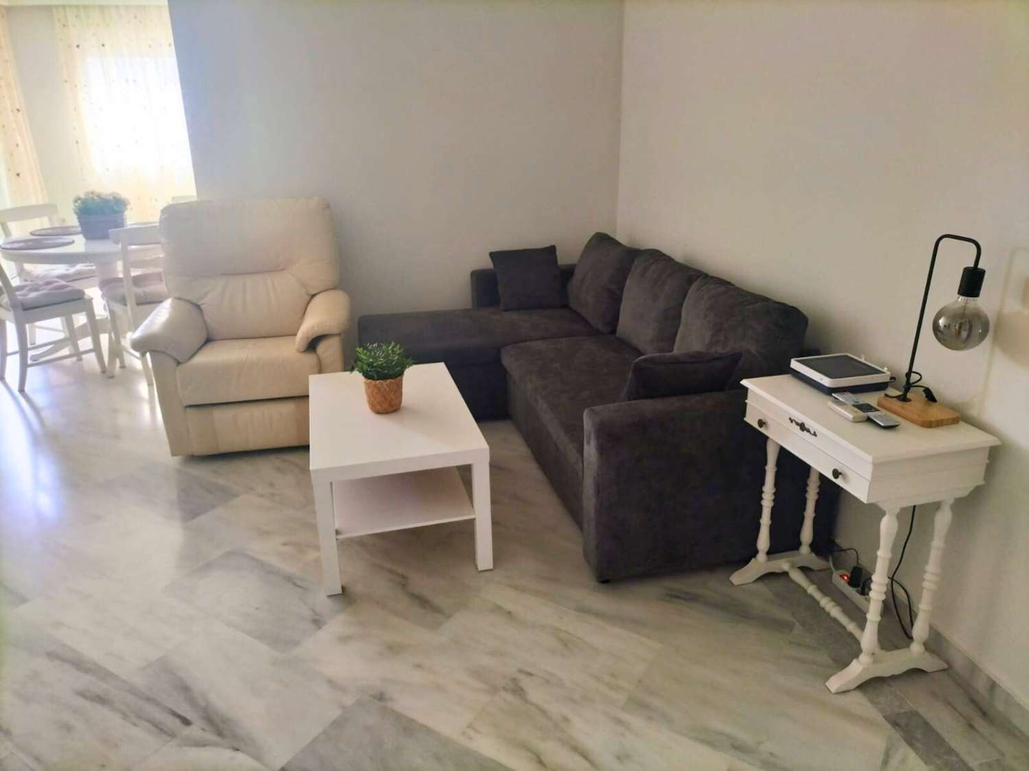 HALBZEIT ZU VERMIETEN VOM 01.11.25 -31.3.26 UND VOM 1.5.26.31.7.26 WUNDERSCHÖNE WOHNUNG MIT MEERBLICK AM STRAND DER 1. LINIE IN BENALMADENA