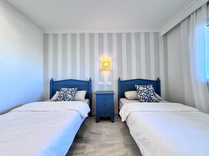 HALBZEIT ZU VERMIETEN VOM 01.11.25 -31.3.26 UND VOM 1.5.26.31.7.26 WUNDERSCHÖNE WOHNUNG MIT MEERBLICK AM STRAND DER 1. LINIE IN BENALMADENA